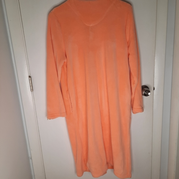 2 CALVE LENGTH ROBES SIZE L - Picture 3 of 4